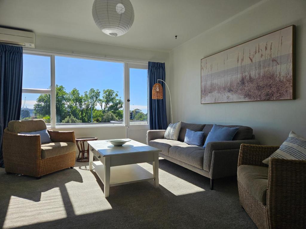 Et opholdsområde på Bay Getaway & Suite Caroline