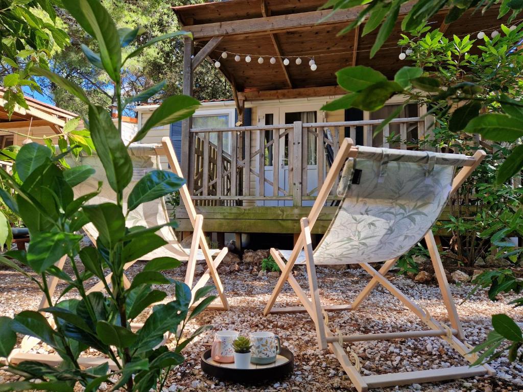 Κήπος έξω από το Mobile home Chakula at Kozarica camp