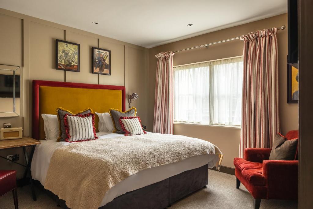 Postel nebo postele na pokoji v ubytování The Alma Hotel