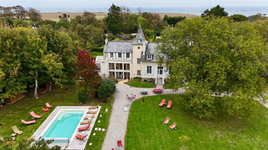 Πισίνα στο ή κοντά στο La Villa Mirabelle 2min d'Arromanches-les-Bains