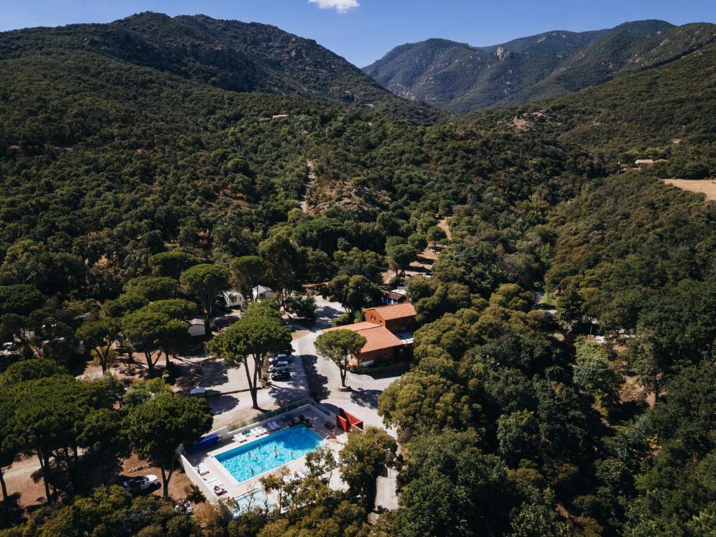 Γενική θέα στο βουνό ή θέα στο βουνό από  αυτό το κάμπινγκ