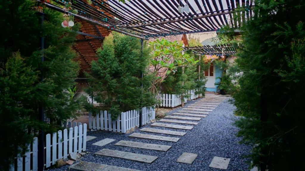 Bambus Restaurant, Bar & Hostel - 11