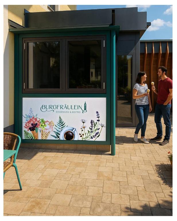 two people standing in front of a store window at Burgfräulein in Hardegg