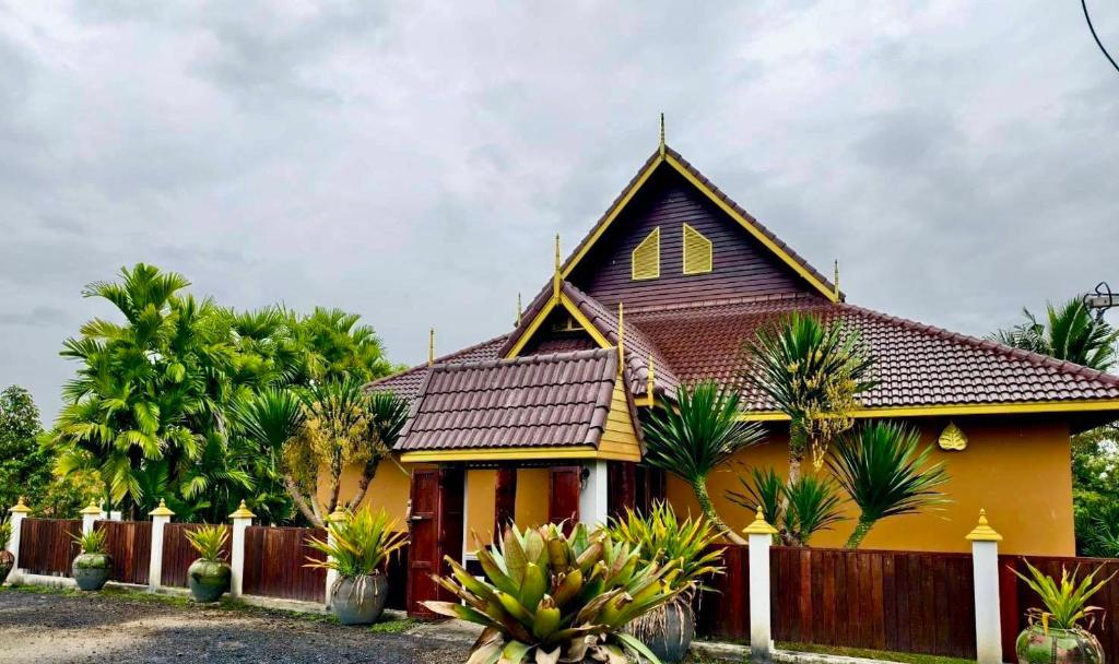 Tòa nhà nơi resort tọa lạc