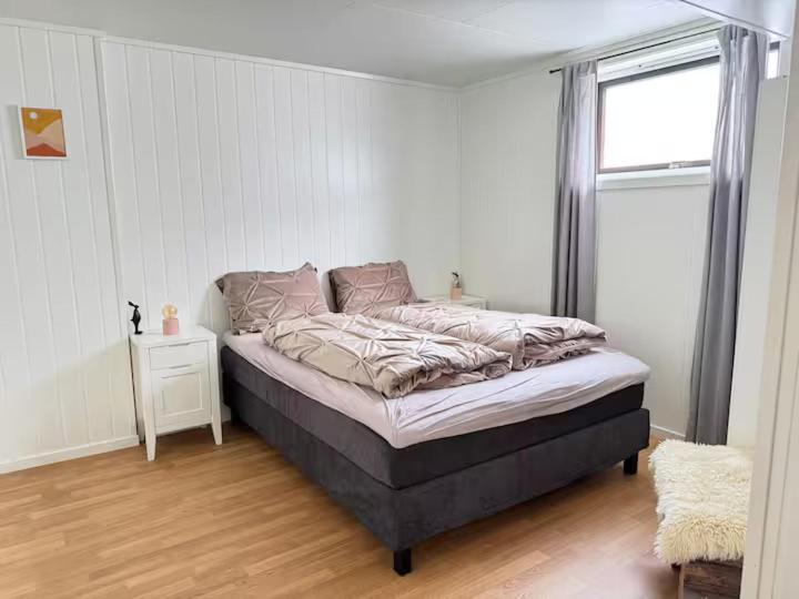 Ένα ή περισσότερα κρεβάτια σε δωμάτιο στο Modern Apartment in Nature Mountain Views & Peaceful Setting