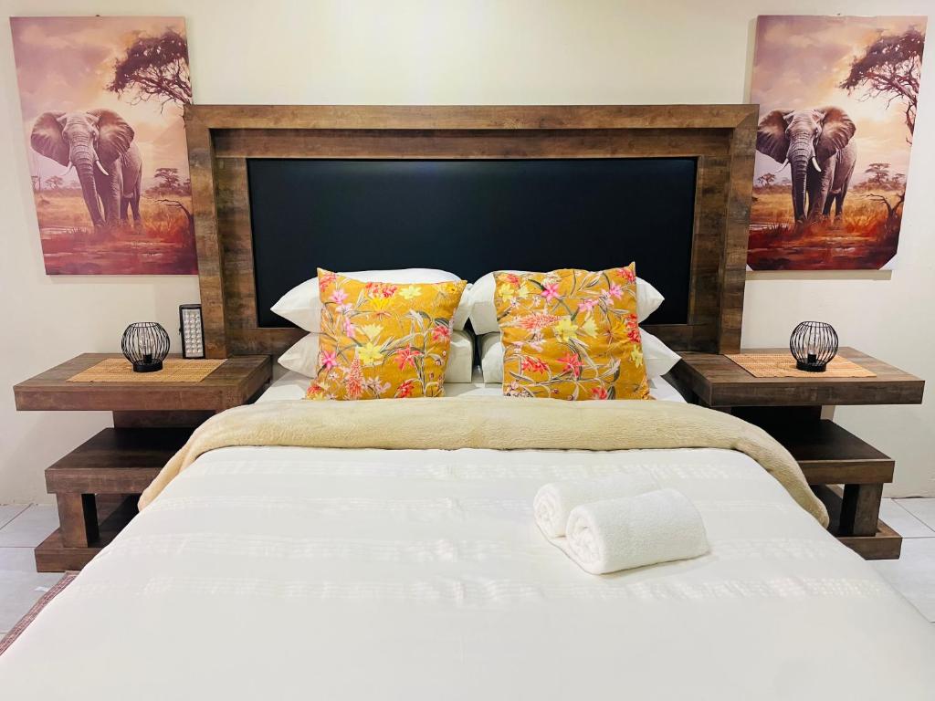 Ένα ή περισσότερα κρεβάτια σε δωμάτιο στο Dinkoeng Tented Camp & Adventure