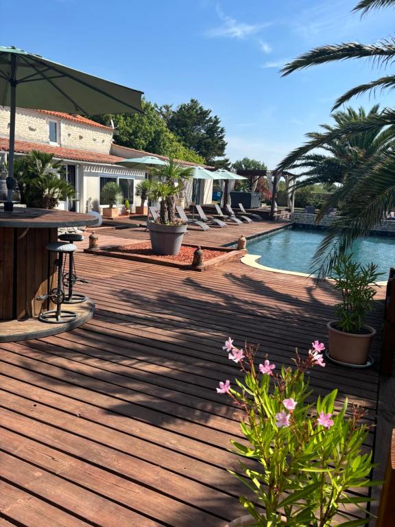 Πισίνα στο ή κοντά στο Villa la Hulotte