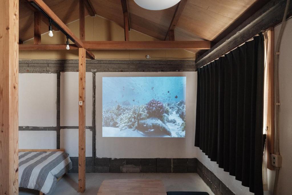 TV a/nebo společenská místnost v ubytování Obi house B2離れ