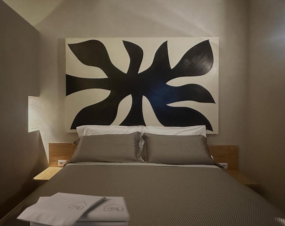 Ένα ή περισσότερα κρεβάτια σε δωμάτιο στο RiDi Home 466- Suite