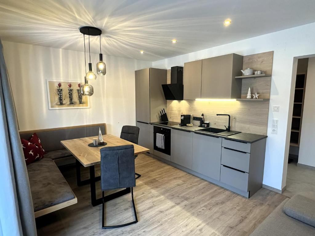 Η κουζίνα ή μικρή κουζίνα στο The HIDDEN Apartment