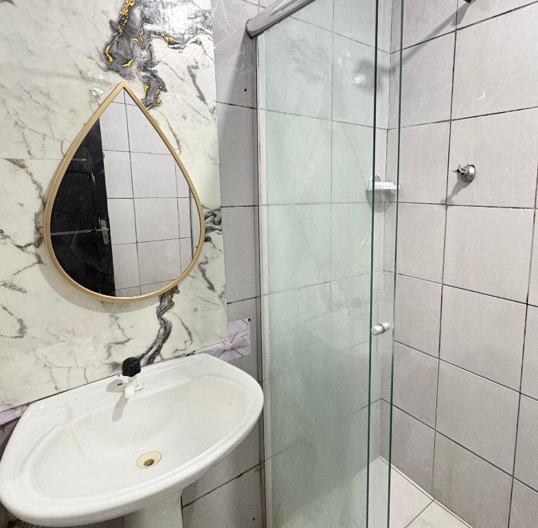 Koupelna v ubytování Quarto privado no centro 103