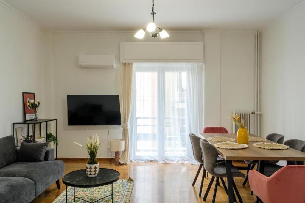 Athenian sunlit central flat!