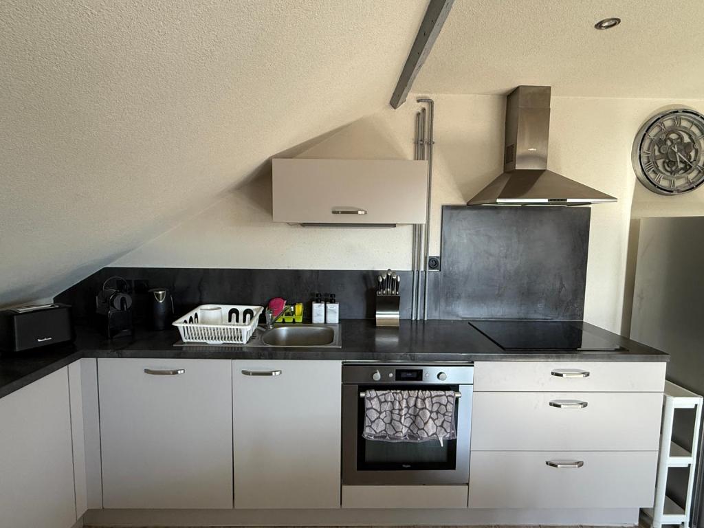 Køkken eller tekøkken på Idéalement situé Proche Techn'hom