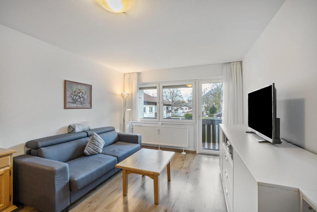 Μια τηλεόραση ή/και κέντρο ψυχαγωγίας στο Fewo mit Bergblick, Pool, Sauna