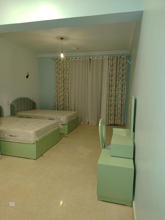 Postel nebo postele na pokoji v ubytování Nile SE Dahabiya private nile cruise