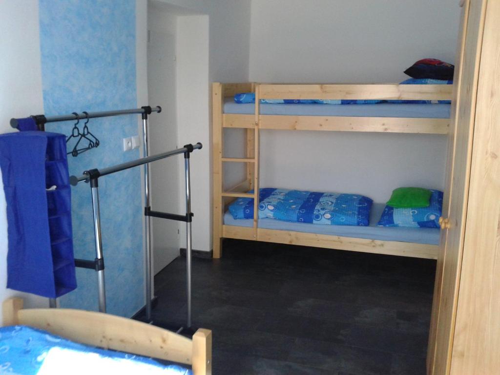 Palanda nebo palandy na pokoji v ubytování Apartmán Hastrmánek, Kvilda 3