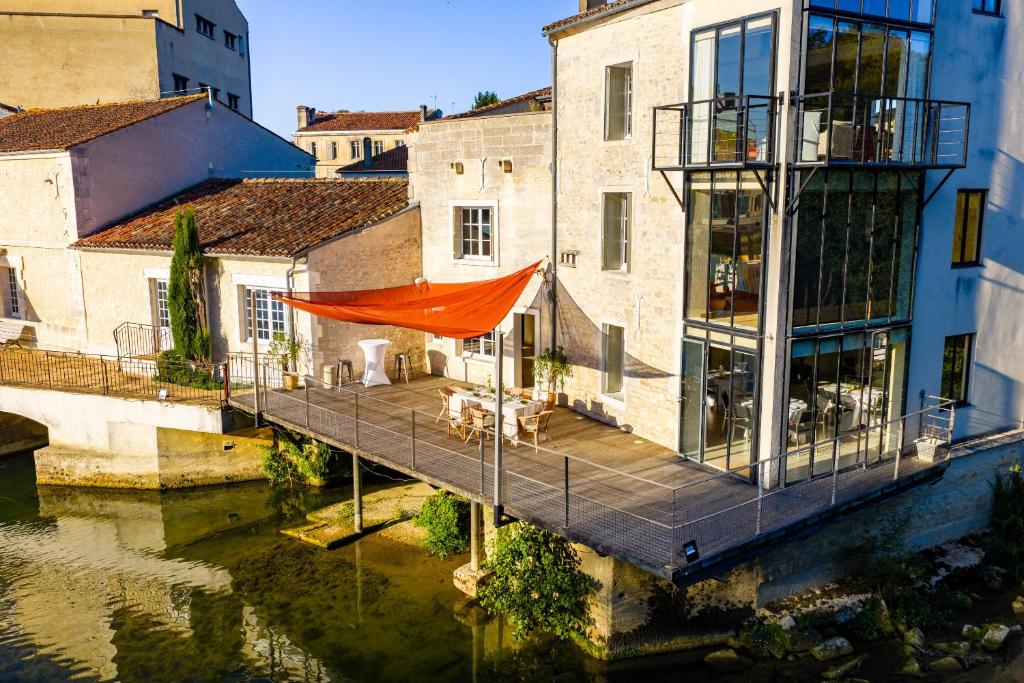 Το κτήριο όπου στεγάζεται  το διαμέρισμα