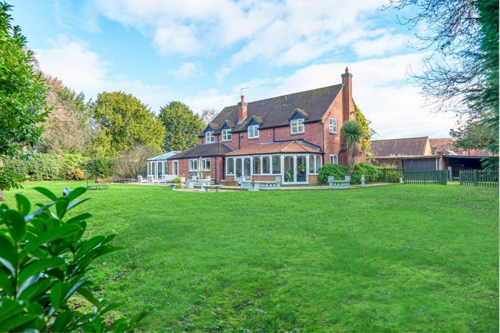 Zahrada ubytování Sutherland House Modern & Elegant Home - Pass the Keys