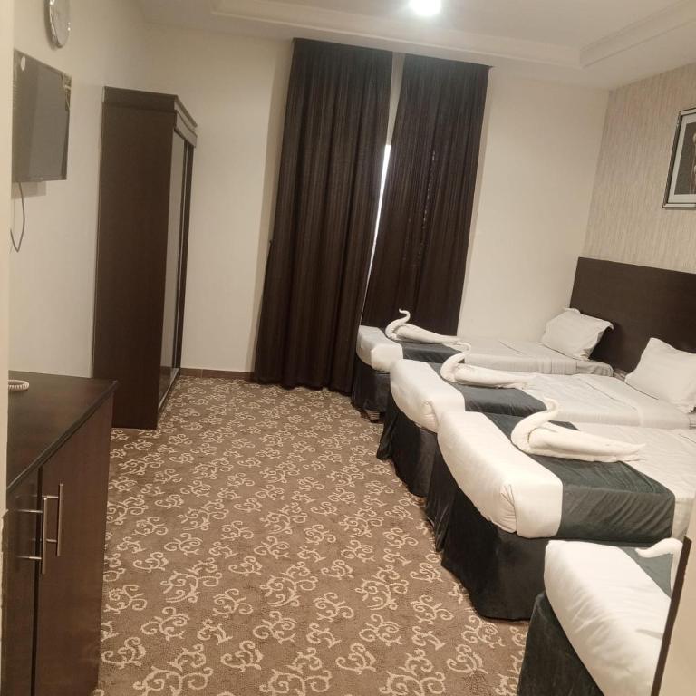 فندق شعائر الحياة في Muná: غرفة فندق بها أربعة أسرة متتالية