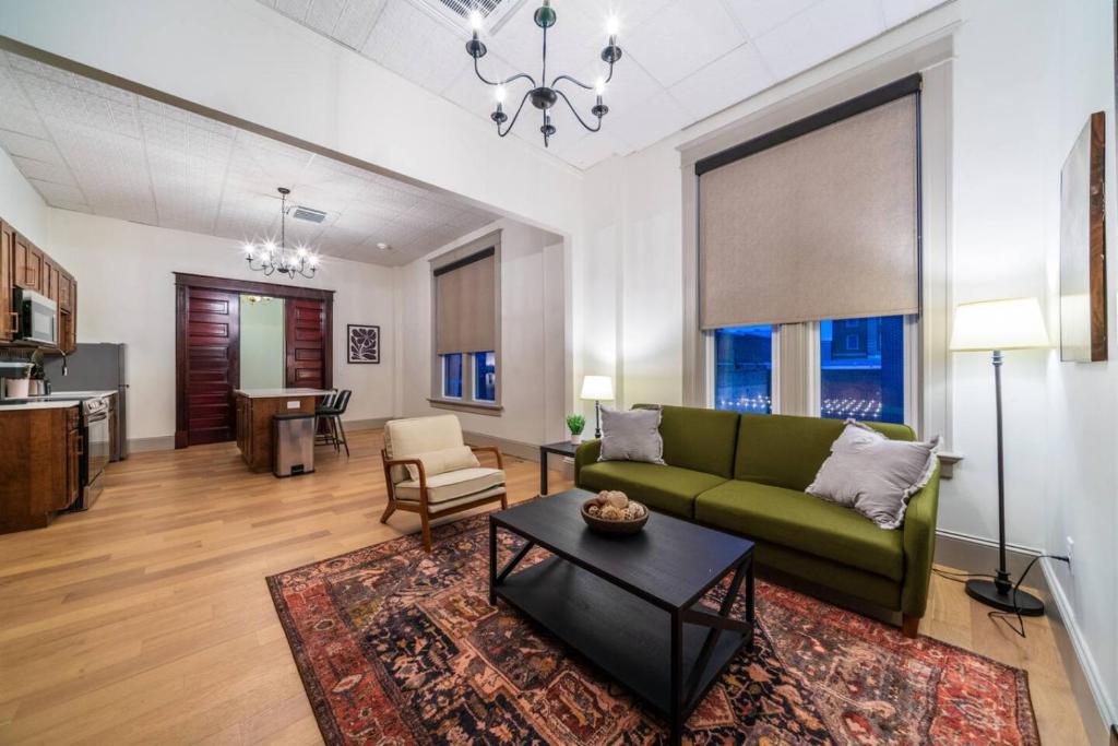 Un lugar para sentarse en The Plum Suite