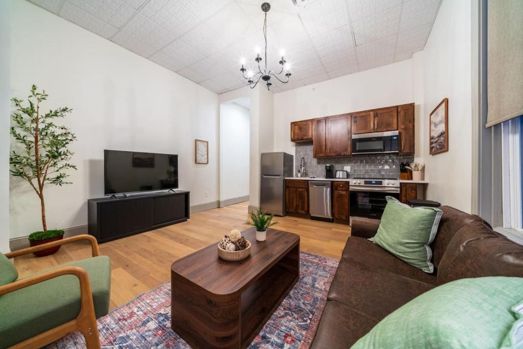 Una cocina o cocineta en The Library