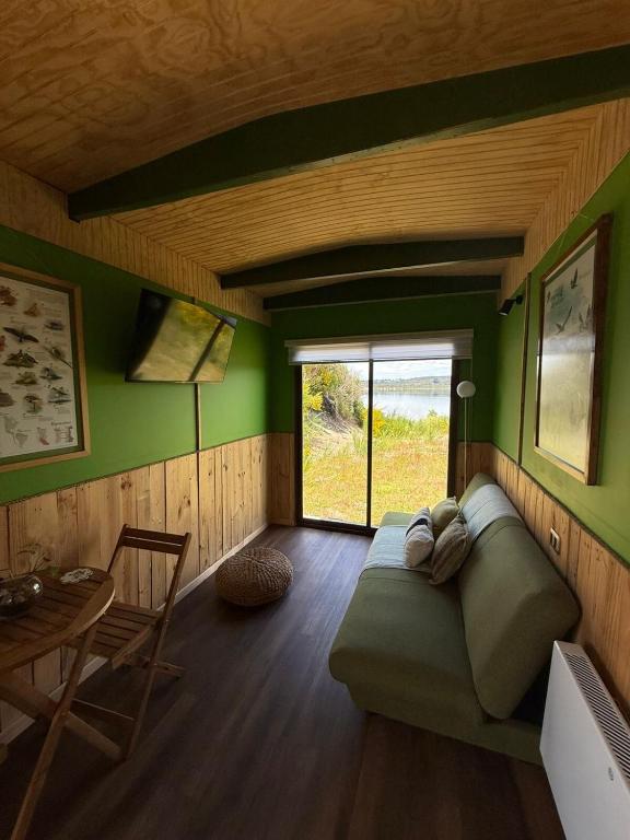 Χώρος καθιστικού στο Refugio Zarapito View of the Pudeto River