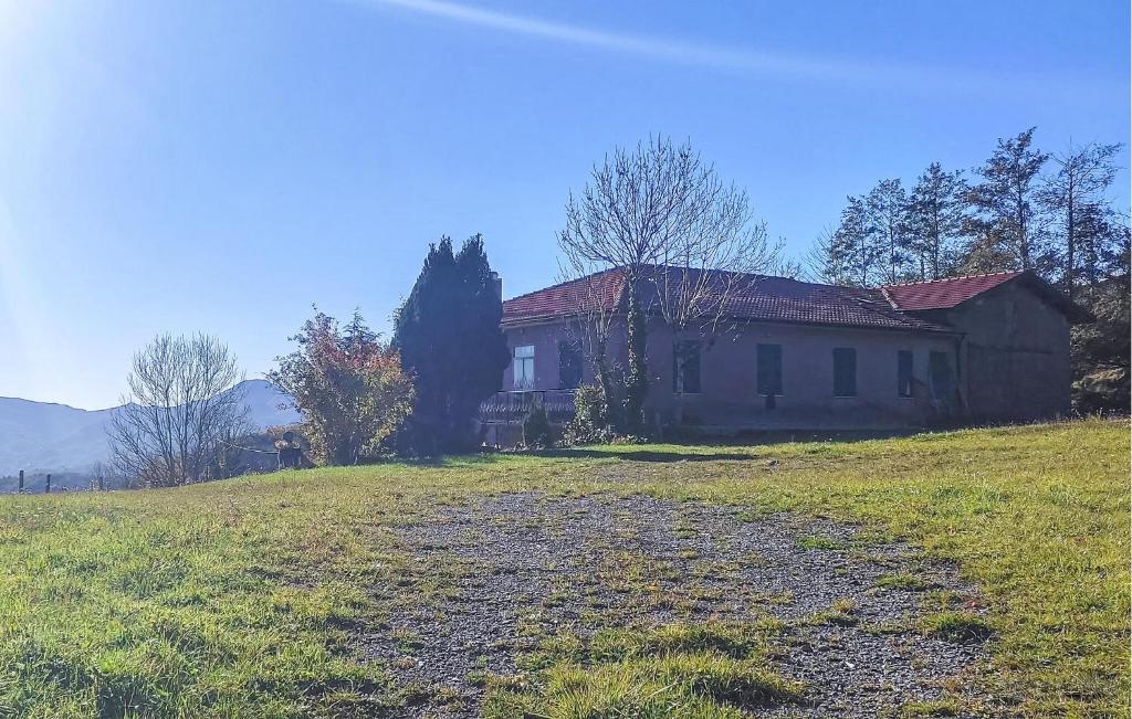 an old house sitting on a grassy hill at Lovely Home In Caranzavarese Ligure in Groppo