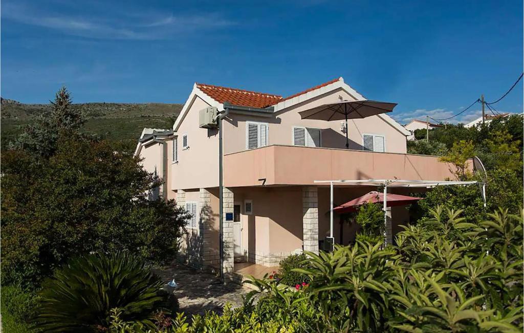 Lovely Apartment In Podstrana With Wifi