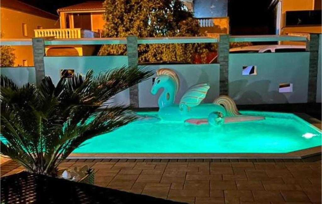 Swimmingpoolen hos eller tæt på Beautiful Apartment In Vodice