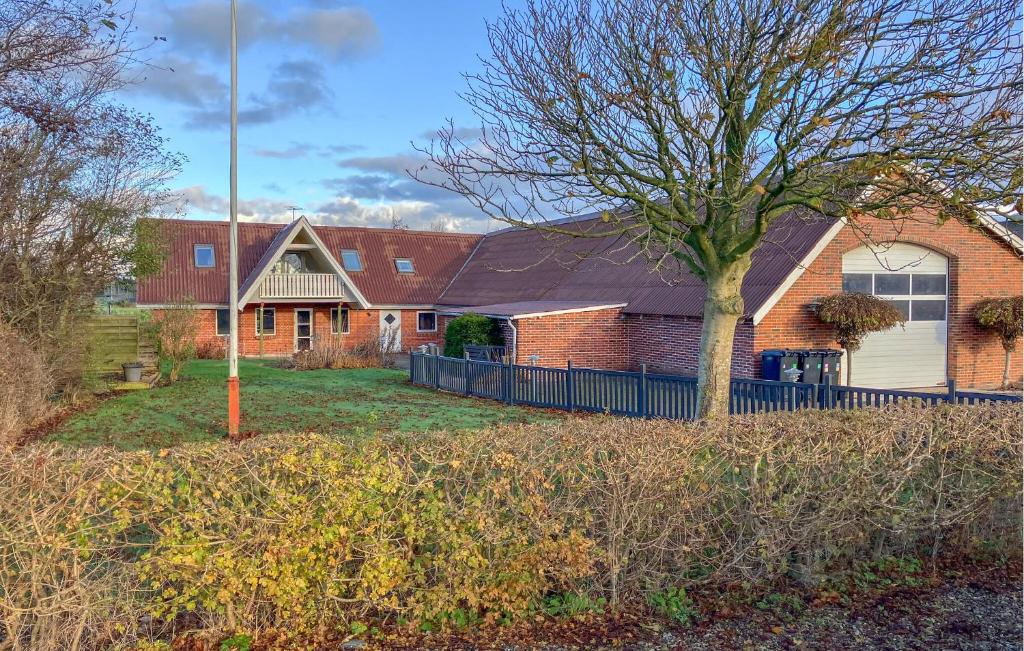 Το κτήριο όπου στεγάζεται  η παραθεριστική κατοικία