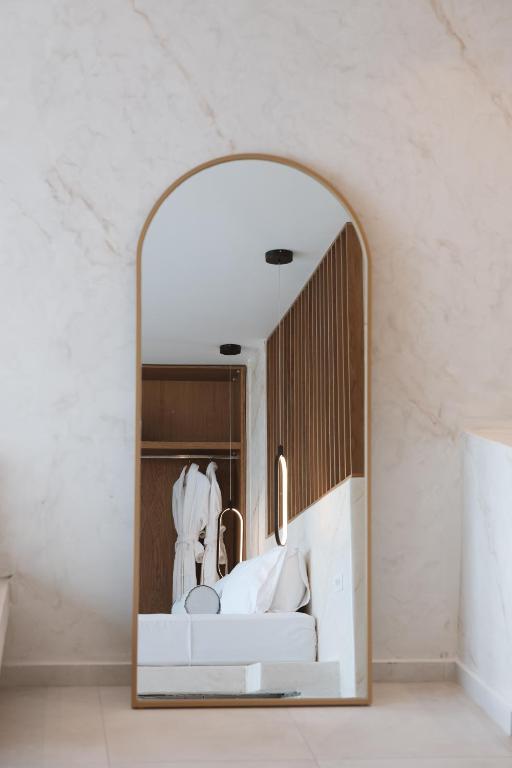 Pnoe Luxury Suites - 17