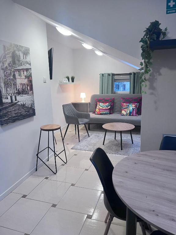 Apartamenty Pokoje Willa Bielany - 17