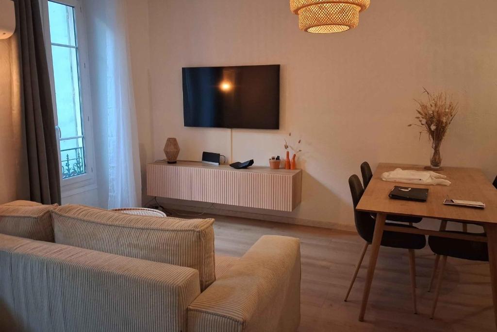 Charming bright apartment in Nice