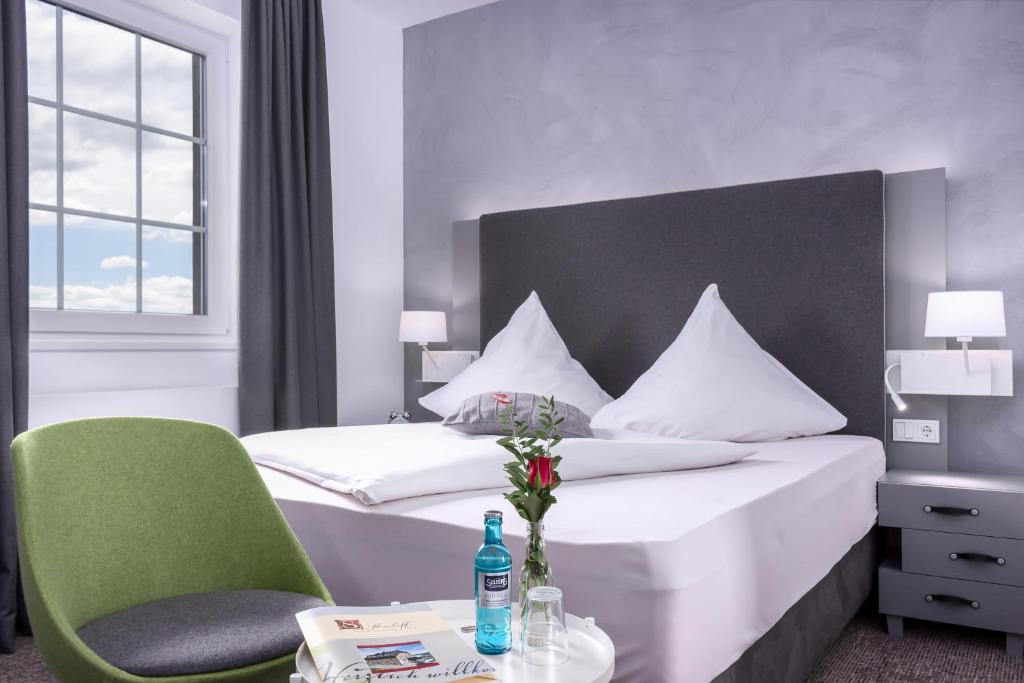 Ένα ή περισσότερα κρεβάτια σε δωμάτιο στο STEINHOFF Hotel und Gastronomie