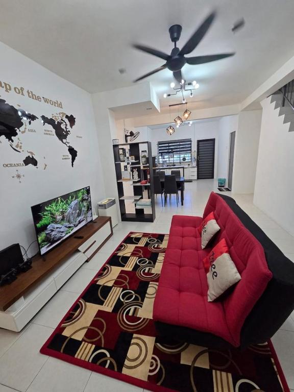 TV a/nebo společenská místnost v ubytování Home at Durian Tunggal