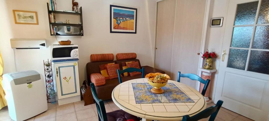 Apartment with terrace and views of the port