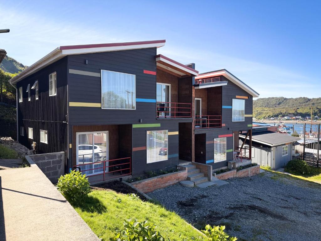 a house that is on top of a yard at Cabañas Anahuac II in Puerto Montt