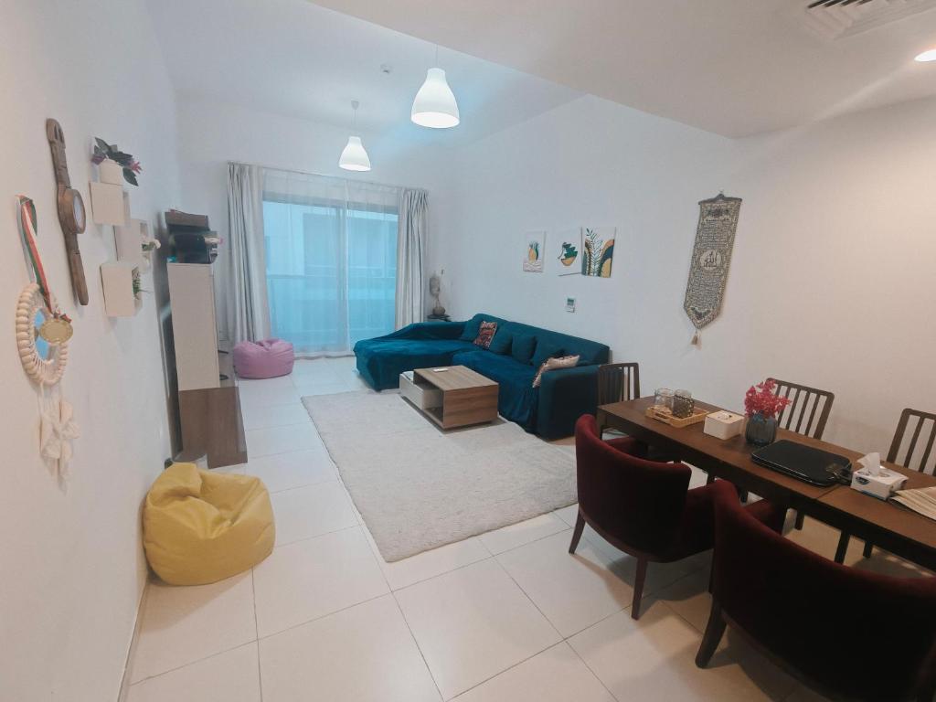 Χώρος καθιστικού στο Private Room with Bath