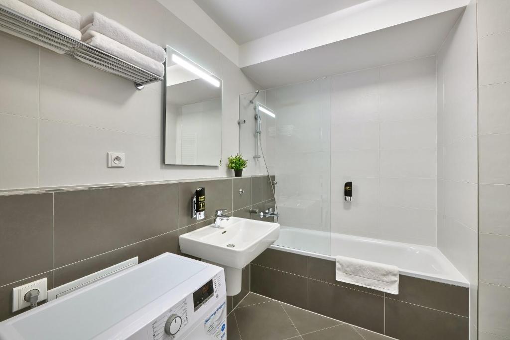 CityWest Apartments - 9