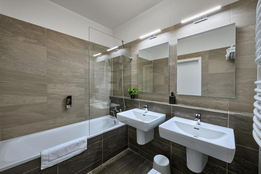 CityWest Apartments - 15