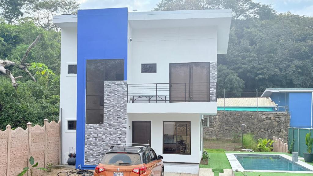 Piscina de la sau aproape de Casa Colibrí Playa Blanca