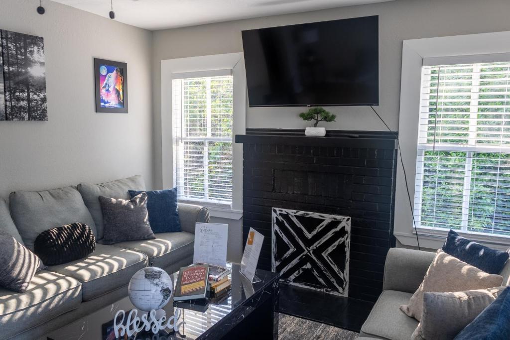 Χώρος καθιστικού στο Beautiful Home Centrally Located