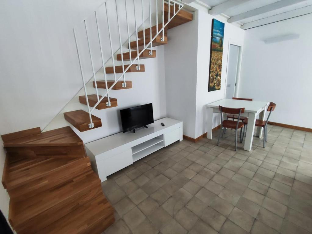 Μια τηλεόραση ή/και κέντρο ψυχαγωγίας στο Al Portico 38