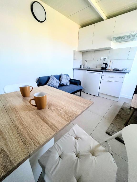 a kitchen and a living room with a wooden table at Casa rinconcito de Arico in Los Gavilanes