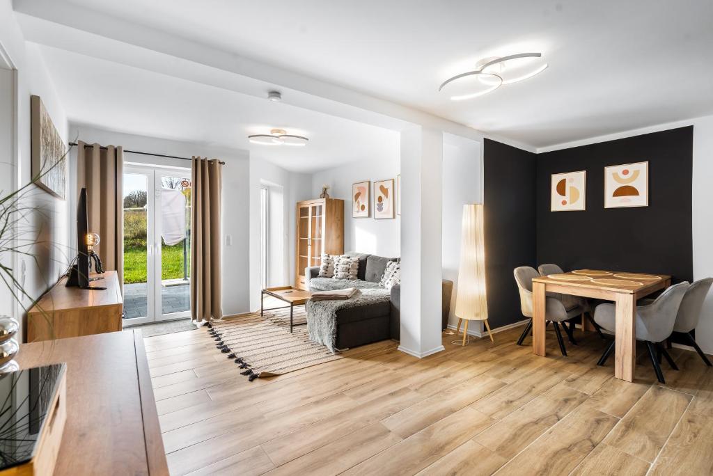 a living room with a table and a dining room at TM Stays - NIVIS - Gemütliches Apartment mit Terrasse & Garten - Ruhe, Natur, Wandern, Ski in Medebach