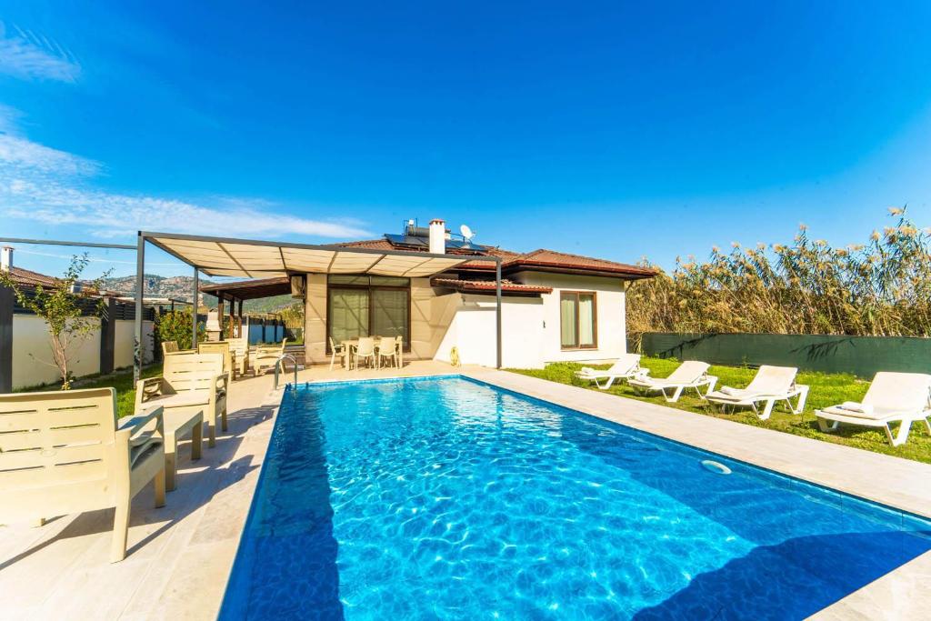 Πισίνα στο ή κοντά στο Villa Zara