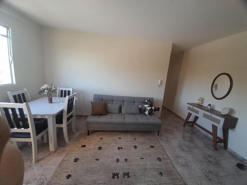 Et opholdsområde på Apartamento Confortável em Serra Negra