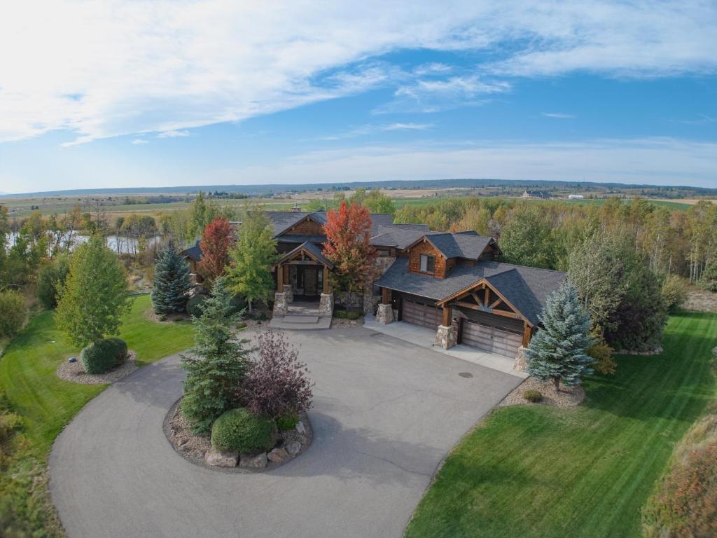 an overhead view of a house with a driveway at Spring Shores Lodge - Luxury Mountain Experience! in Ashton