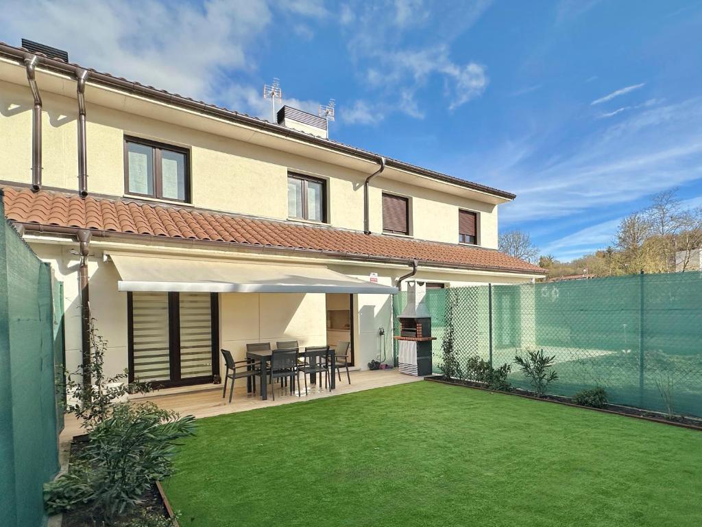 Το κτήριο όπου στεγάζεται  η παραθεριστική κατοικία