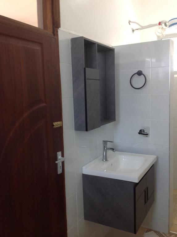 Ένα μπάνιο στο Hatupe